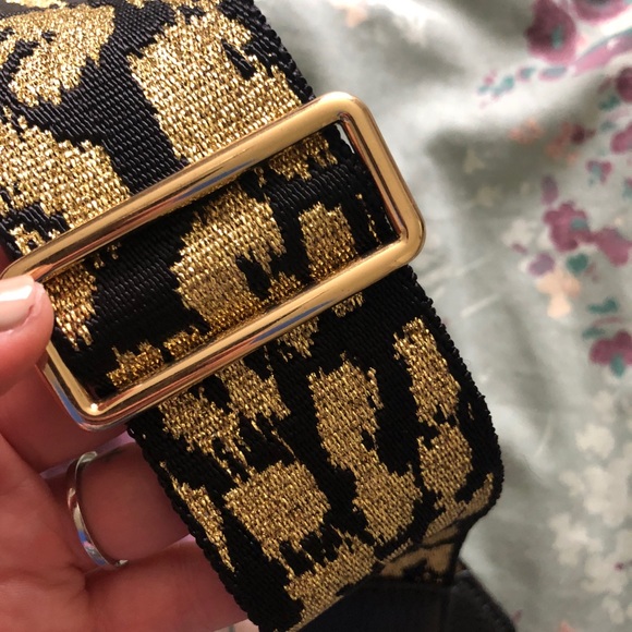 marc jacobs leopard strap